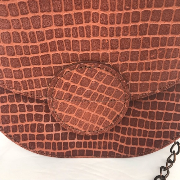 Leather Vintage Handbag with Modern Crossbody Chain - Picture 2 of 15